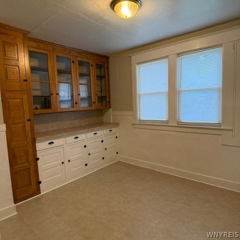 2 Flower Street, Buffalo, NY 14214