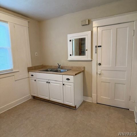 2 Flower Street, Buffalo, NY 14214