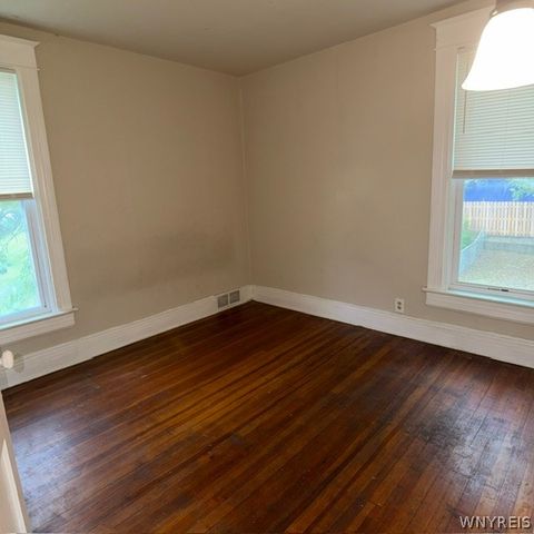 2 Flower Street, Buffalo, NY 14214