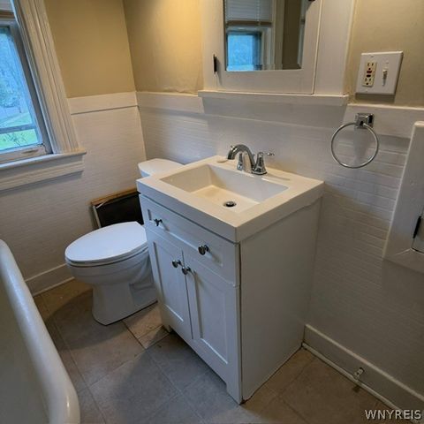 2 Flower Street, Buffalo, NY 14214