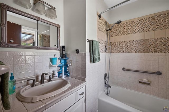 2030 NW Lower Silver Lake RD, Topeka, KS 66618