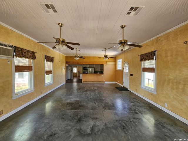 4821 Fm 467, Seguin, TX 78155