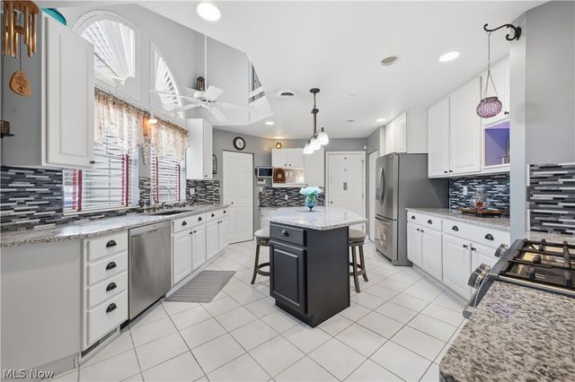 424 N Bayshore Drive 3, Columbiana, OH 44408