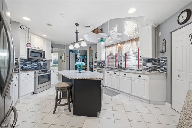 424 N Bayshore Drive 3, Columbiana, OH 44408