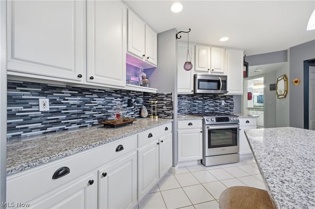 424 N Bayshore Drive 3, Columbiana, OH 44408