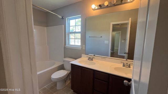 602 Parsley Drive, Hubert, NC 28539