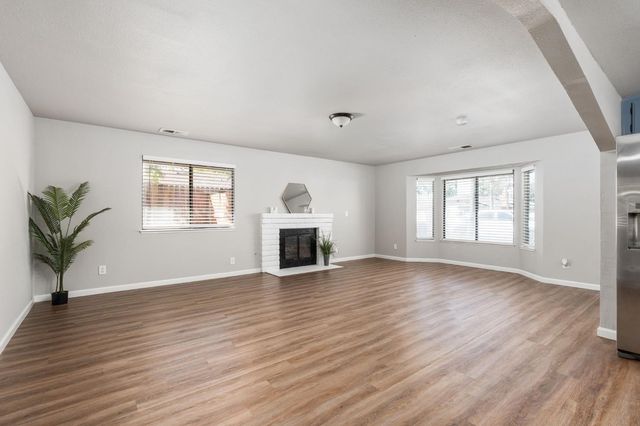 3099 Ezie Avenue, Clovis, CA 93611