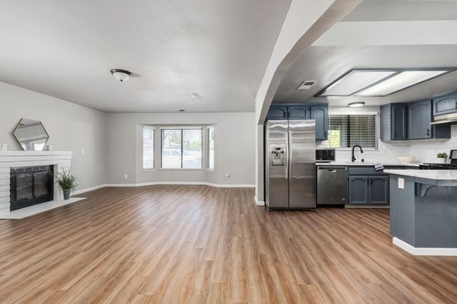 3099 Ezie Avenue, Clovis, CA 93611