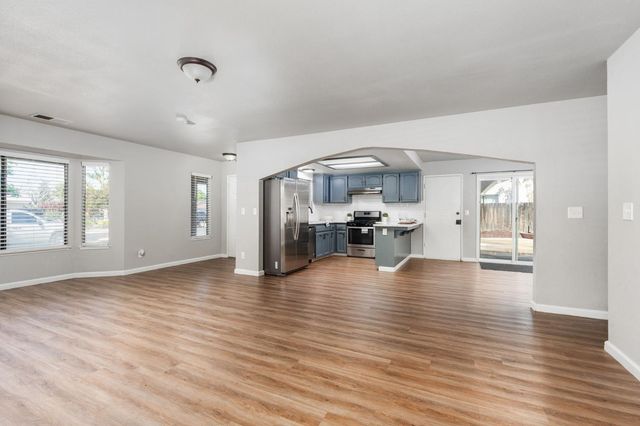 3099 Ezie Avenue, Clovis, CA 93611