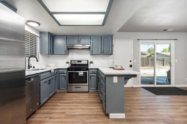 3099 Ezie Avenue, Clovis, CA 93611