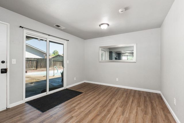 3099 Ezie Avenue, Clovis, CA 93611