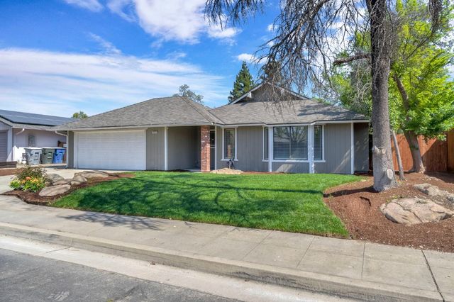 3099 Ezie Avenue, Clovis, CA 93611