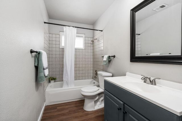 3099 Ezie Avenue, Clovis, CA 93611