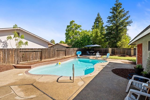 3099 Ezie Avenue, Clovis, CA 93611