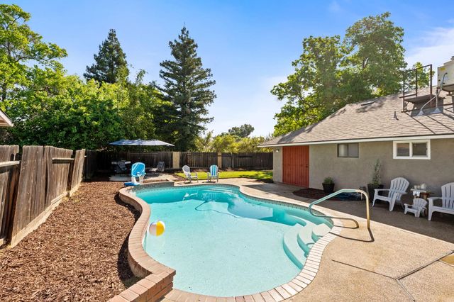 3099 Ezie Avenue, Clovis, CA 93611