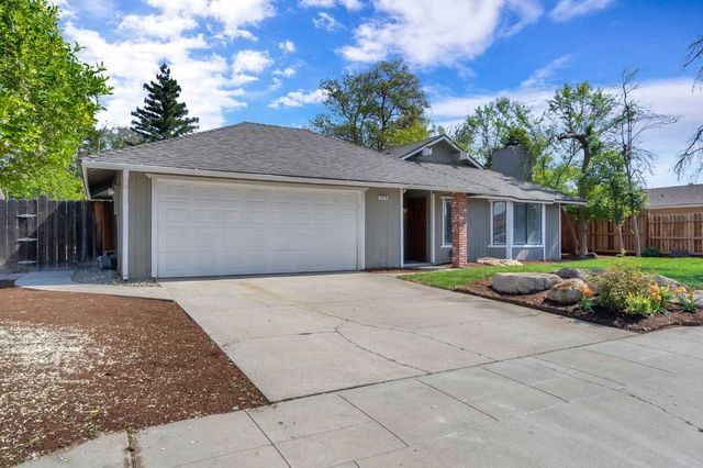 3099 Ezie Avenue, Clovis, CA 93611