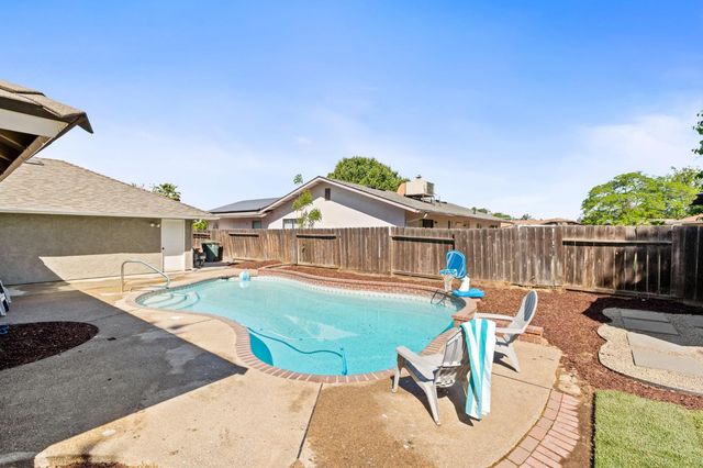 3099 Ezie Avenue, Clovis, CA 93611