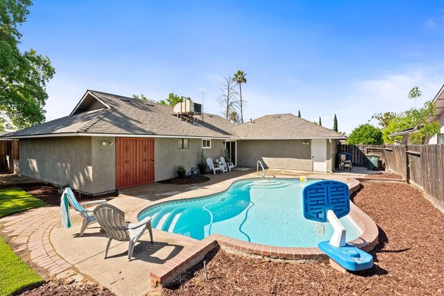 3099 Ezie Avenue, Clovis, CA 93611