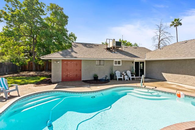 3099 Ezie Avenue, Clovis, CA 93611