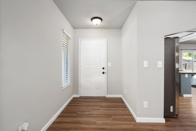 3099 Ezie Avenue, Clovis, CA 93611