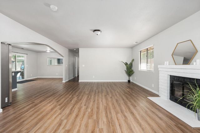 3099 Ezie Avenue, Clovis, CA 93611