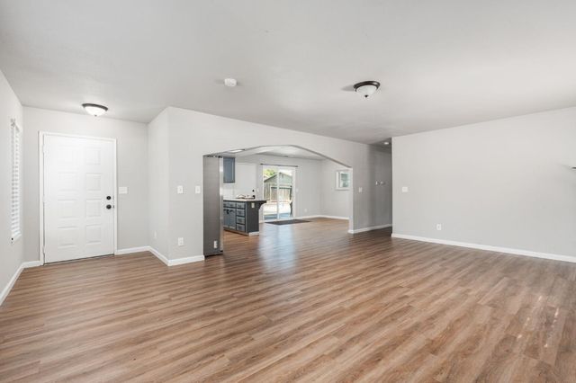 3099 Ezie Avenue, Clovis, CA 93611