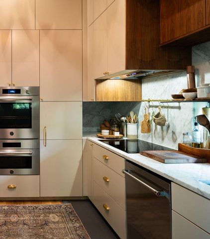 1001 Madrone RD, West Lake Hills, TX 78746