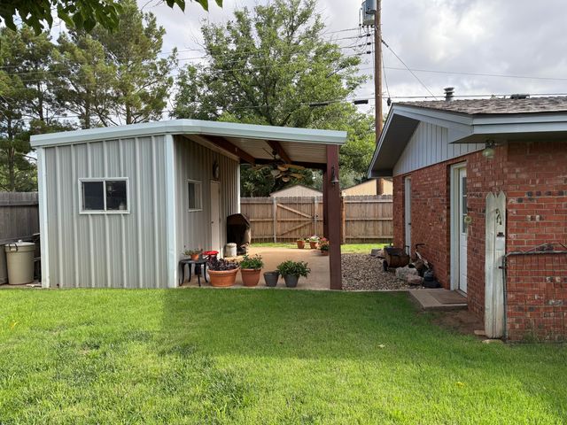 1901 Avenue R, Tahoka, TX 79373