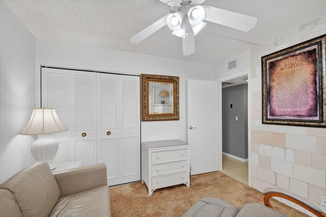 3524 Via Poinciana 303, Lake Worth, FL 33467