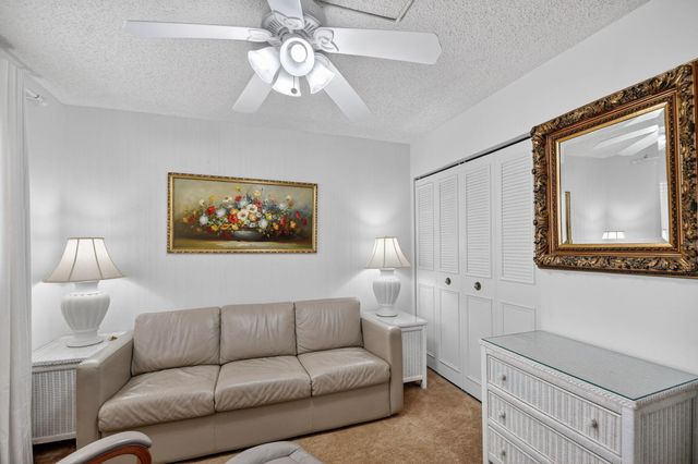 3524 Via Poinciana 303, Lake Worth, FL 33467