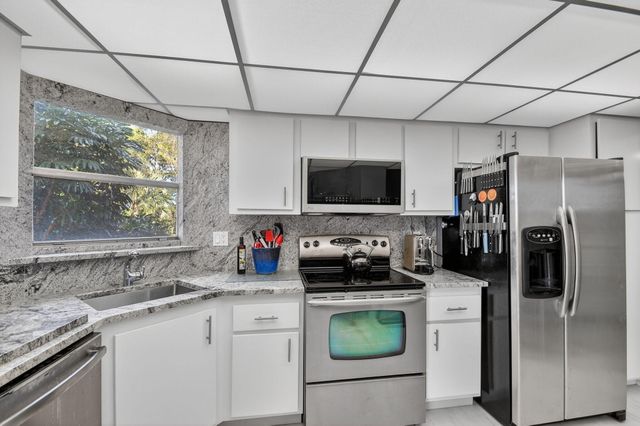 3524 Via Poinciana 303, Lake Worth, FL 33467