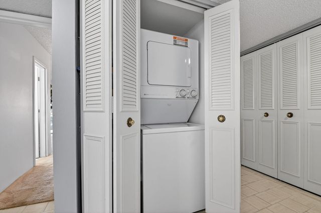 3524 Via Poinciana 303, Lake Worth, FL 33467