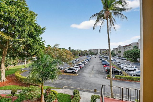 3524 Via Poinciana 303, Lake Worth, FL 33467