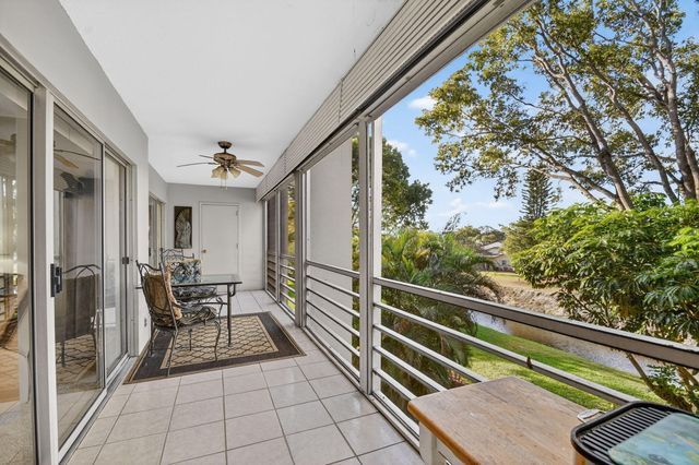 3524 Via Poinciana 303, Lake Worth, FL 33467