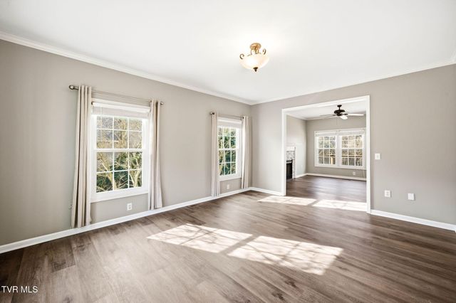 203 Glen Oaks Drive, Johnson City, TN 37615