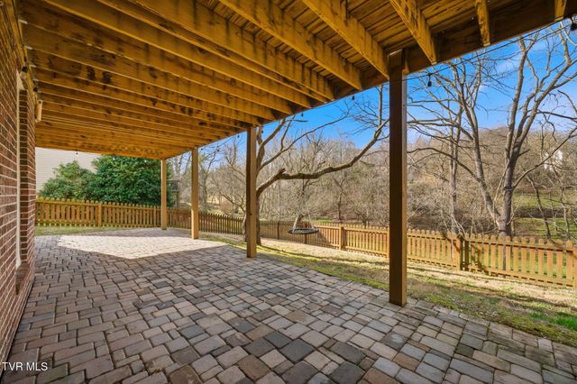 203 Glen Oaks Drive, Johnson City, TN 37615