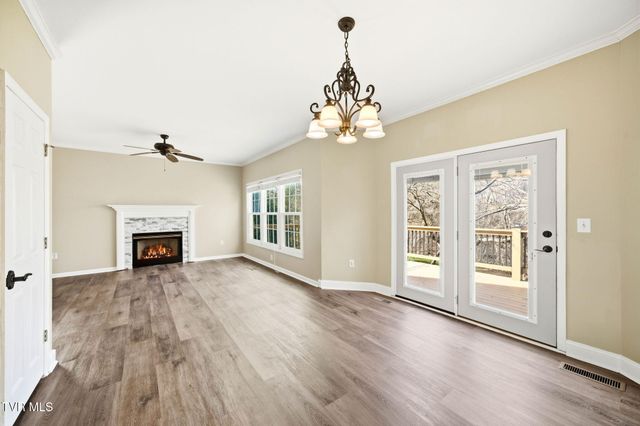 203 Glen Oaks Drive, Johnson City, TN 37615