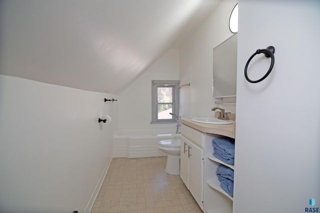 1915 N Wayland Ave Ave Avenue, Sioux Falls, SD 57103