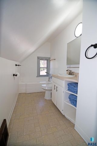 1915 N Wayland Ave Ave Avenue, Sioux Falls, SD 57103