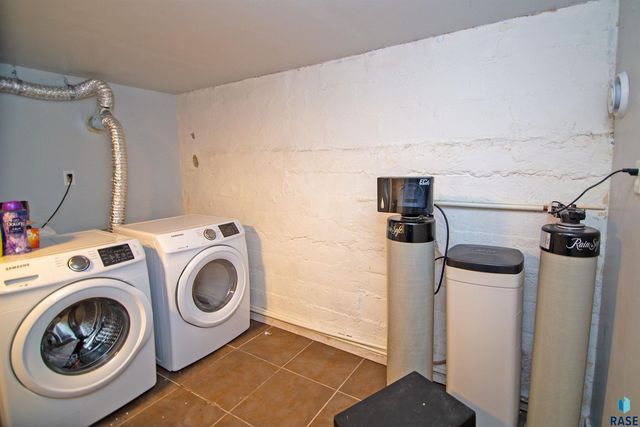 1915 N Wayland Ave Ave Avenue, Sioux Falls, SD 57103