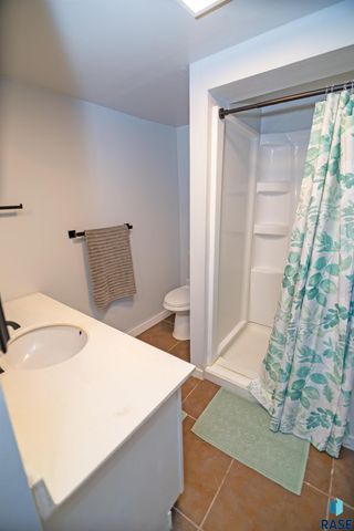 1915 N Wayland Ave Ave Avenue, Sioux Falls, SD 57103