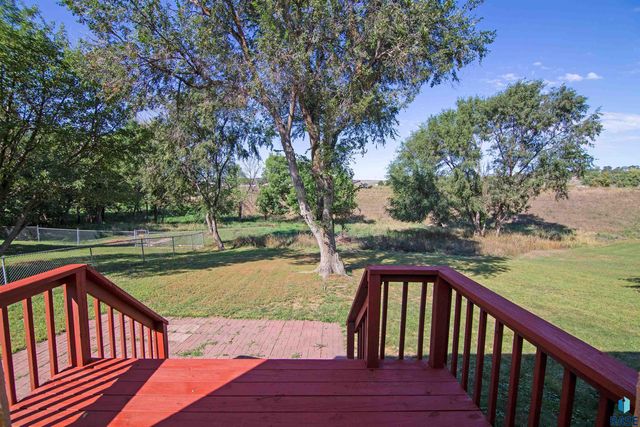 1915 N Wayland Ave Ave Avenue, Sioux Falls, SD 57103