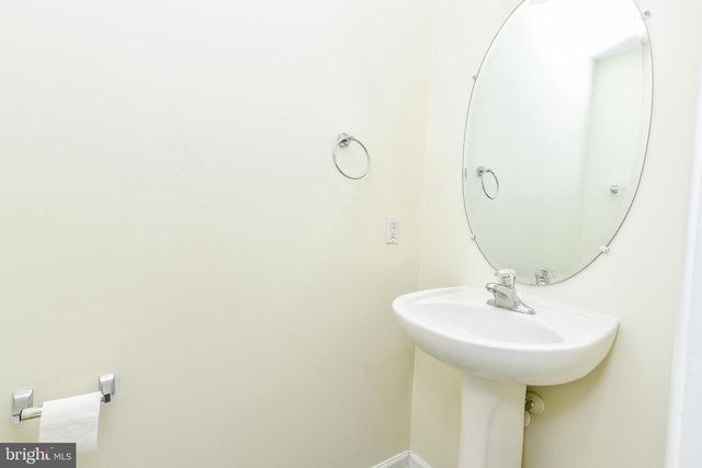 24 SANFORD DR, Bunker Hill, WV 25413