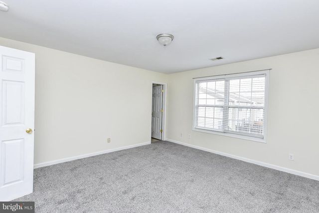 24 SANFORD DR, Bunker Hill, WV 25413