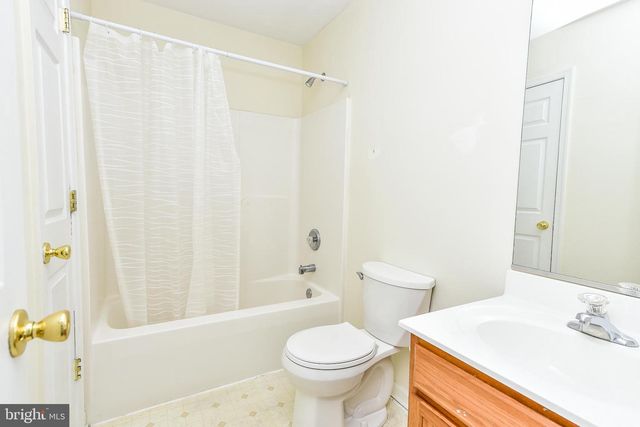 24 SANFORD DR, Bunker Hill, WV 25413