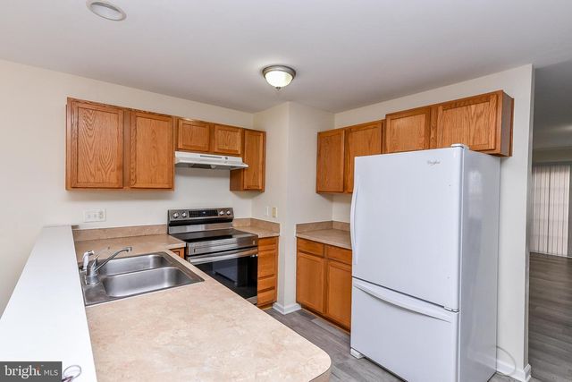 24 SANFORD DR, Bunker Hill, WV 25413