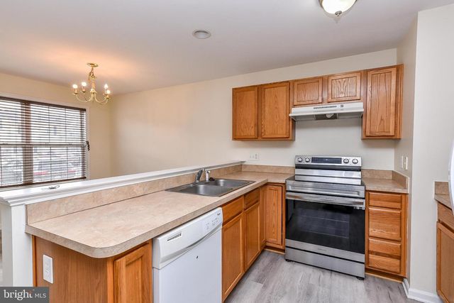 24 SANFORD DR, Bunker Hill, WV 25413