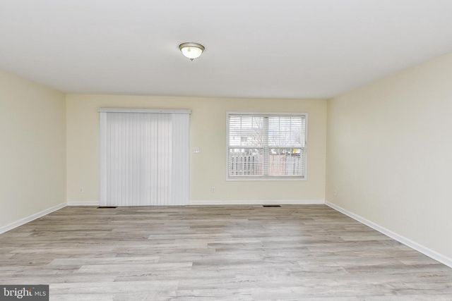 24 SANFORD DR, Bunker Hill, WV 25413