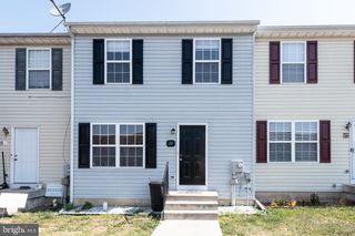 24 SANFORD DR, Bunker Hill, WV 25413