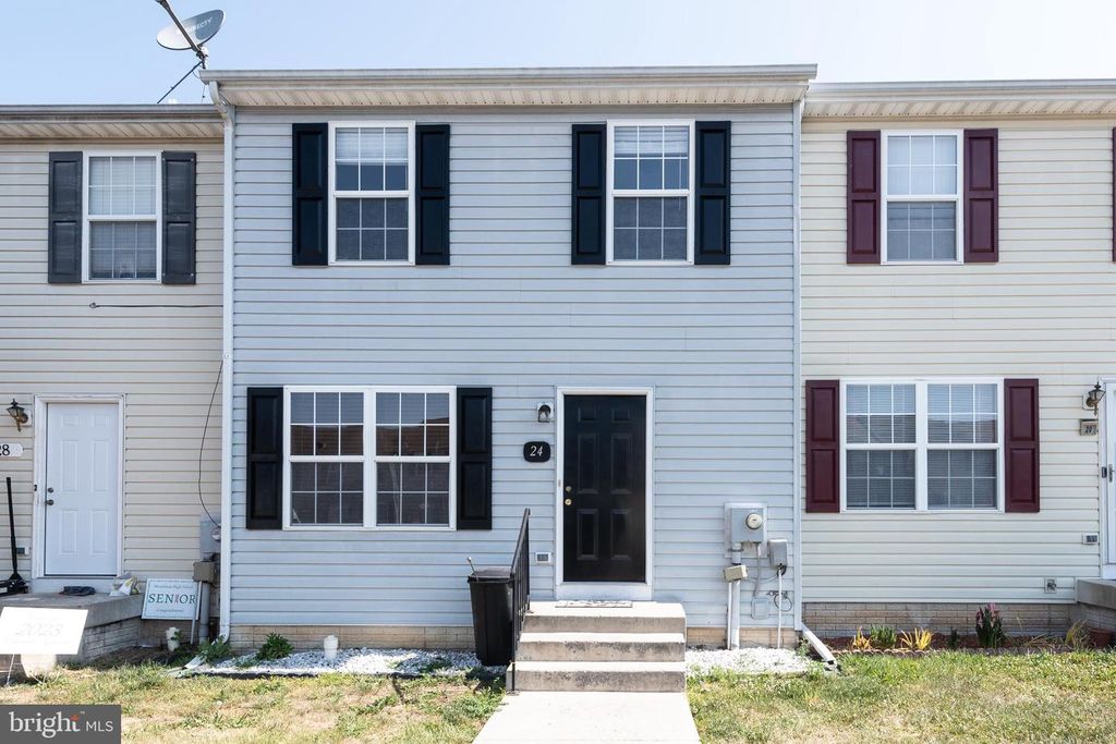 24 SANFORD DR, Bunker Hill, WV 25413